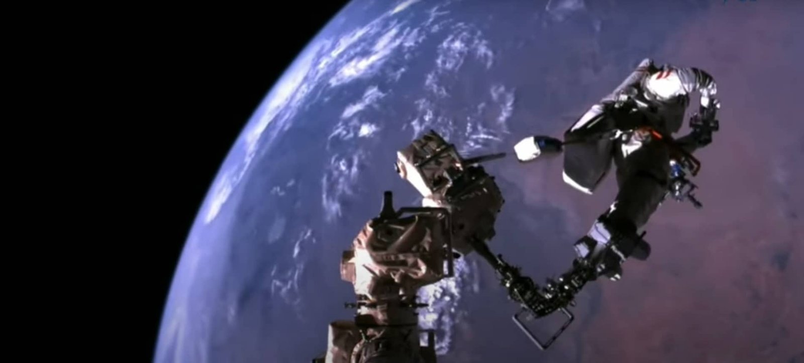 Chinese astronaut hangs in space 450km above the earth watch video