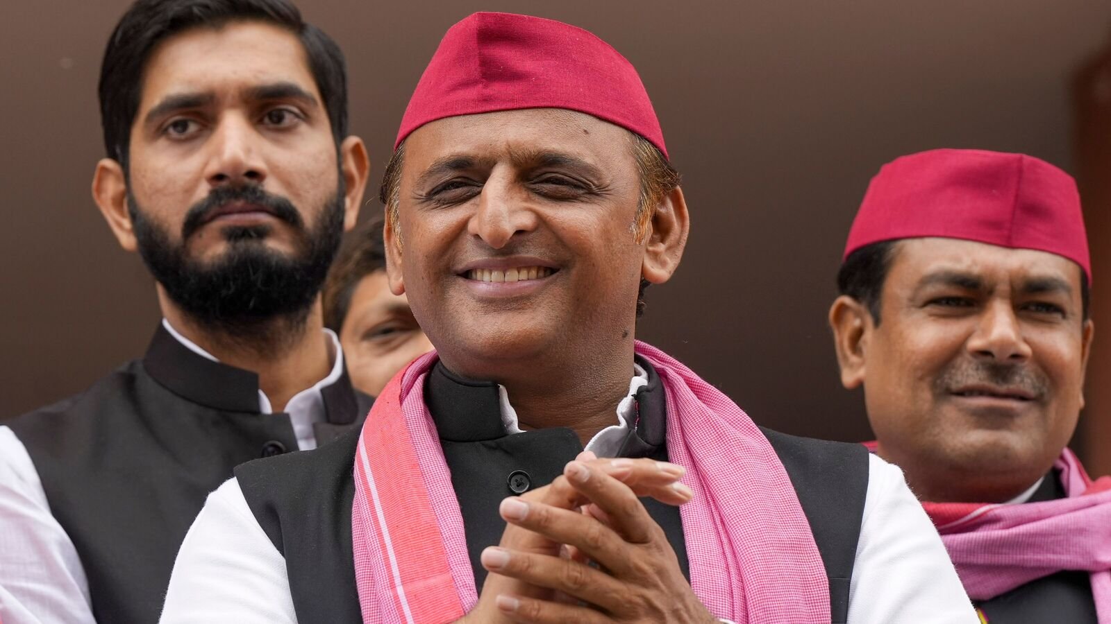 ’Bring 100 and…’: Akhilesh Yadav extends ’monsoon offer’ to BJP MLAs amid rumours of rift in UP