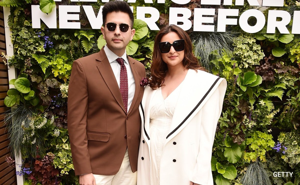 Parineeti Chopra And Raghav Chadha Pictured Holding Hands