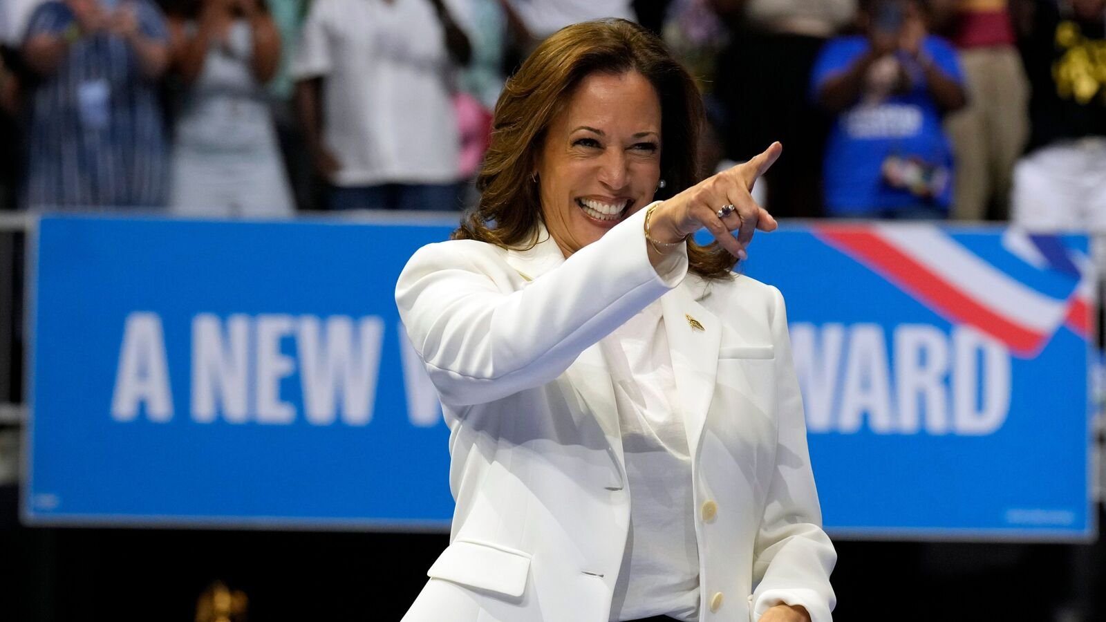 Barack Obama turns decade-old ’tan suit controversy’ into meme backing Kamala Harris: ’Still a good look’