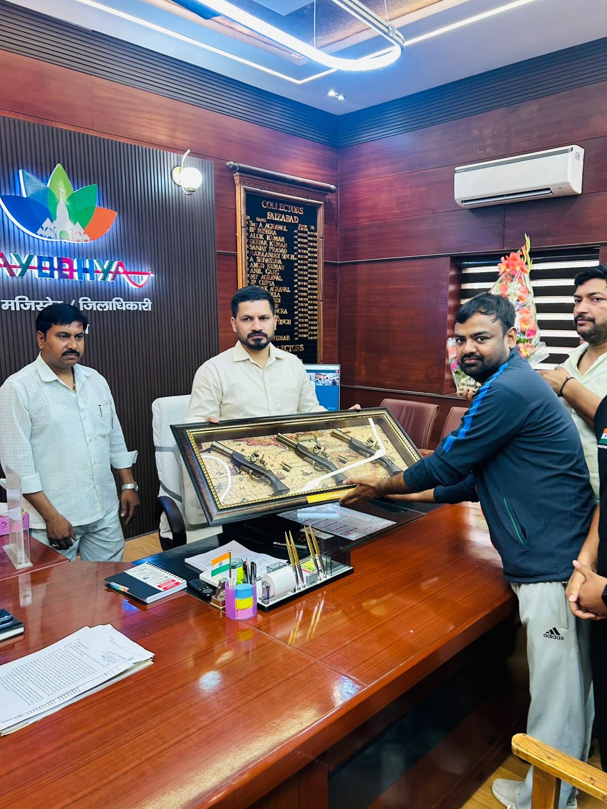 Shooting players meet the District Magistrate